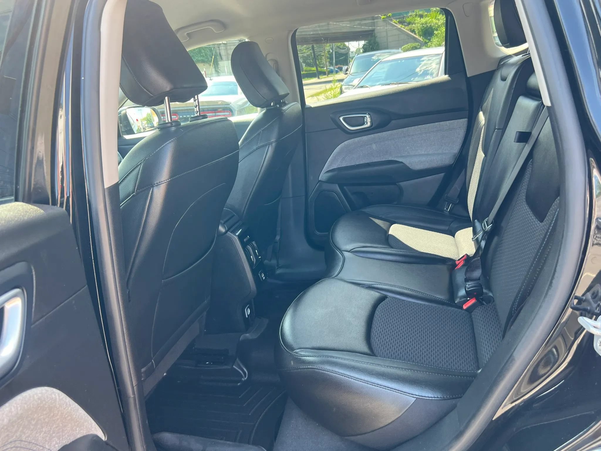 Used 2022 Jeep Compass Latitude AWD/4WD image 28