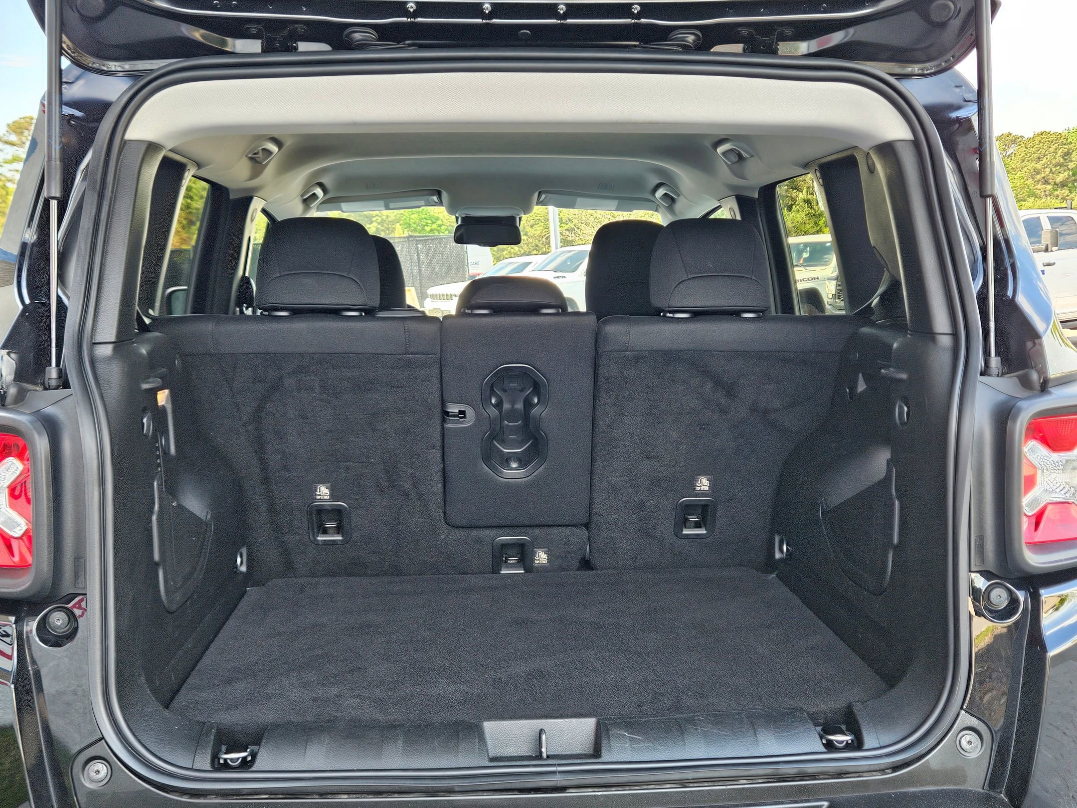 Used 2022 Jeep Renegade Latitude w/ Convenience Group AWD/4WD image 30