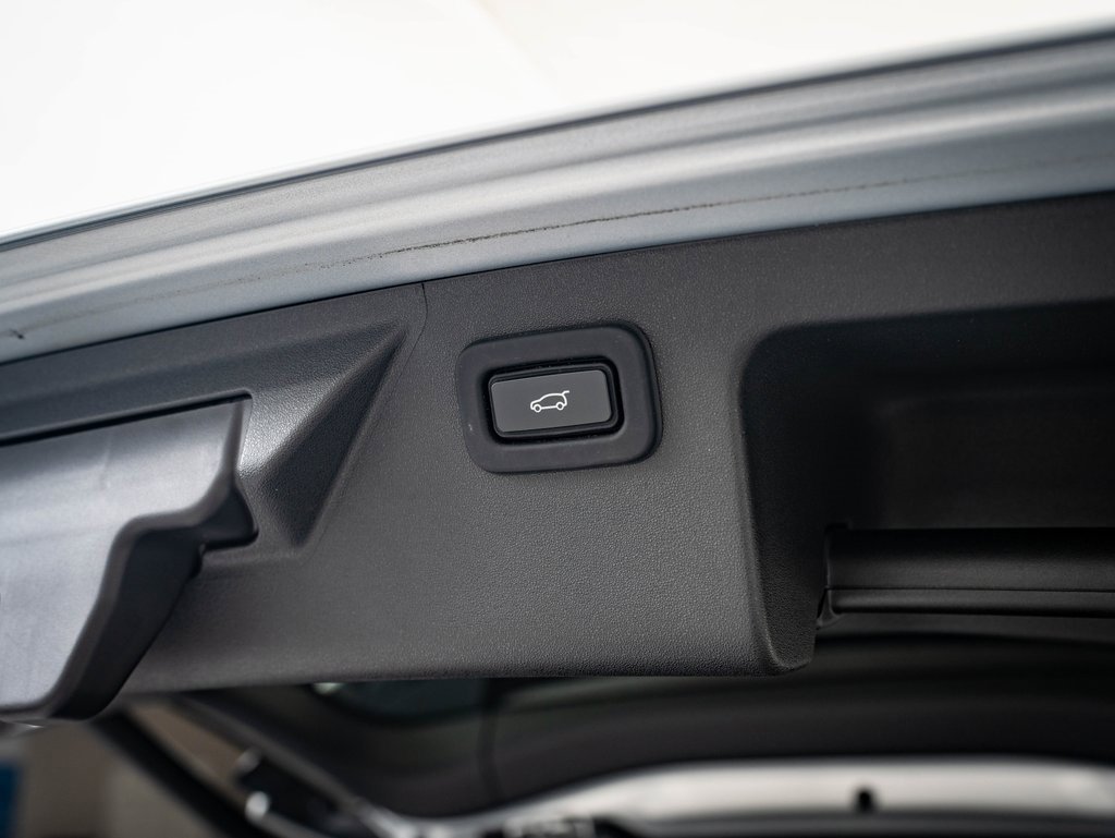 Used 2022 Land Rover Discovery Sport SE image 17