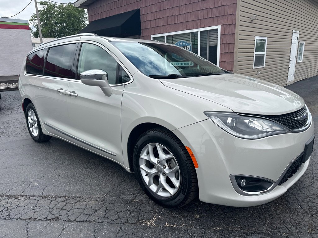 Used 2020 Chrysler Pacifica Limited FWD image 1