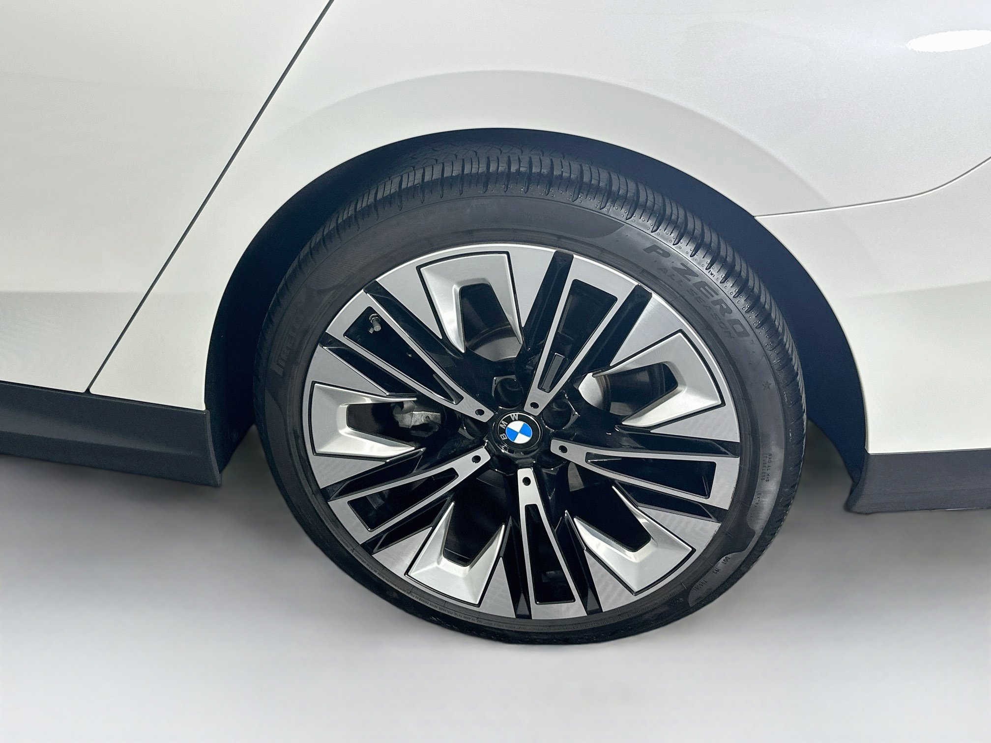 Used 2024 BMW 530i w/ Premium Package RWD image 11