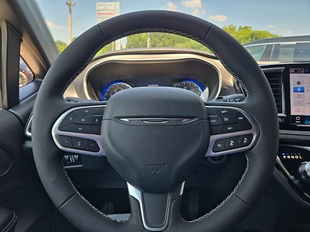 New 2027 Chrysler Pacifica Select w/ Family Tech Group AWD/4WD image 43