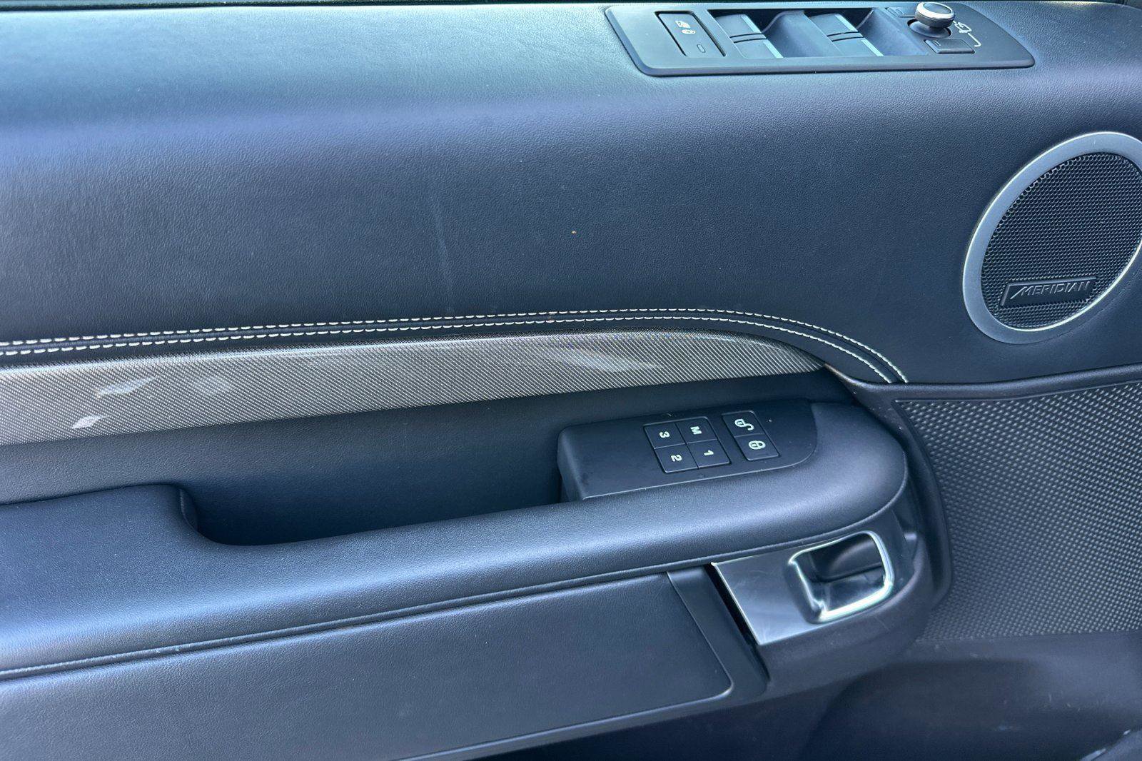 Used 2019 Land Rover Discovery HSE image 11