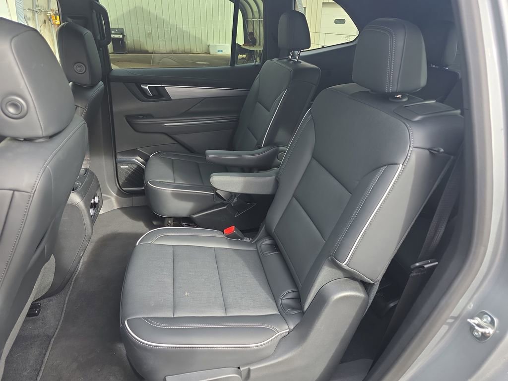 Used 2025 Buick Enclave Preferred image 6
