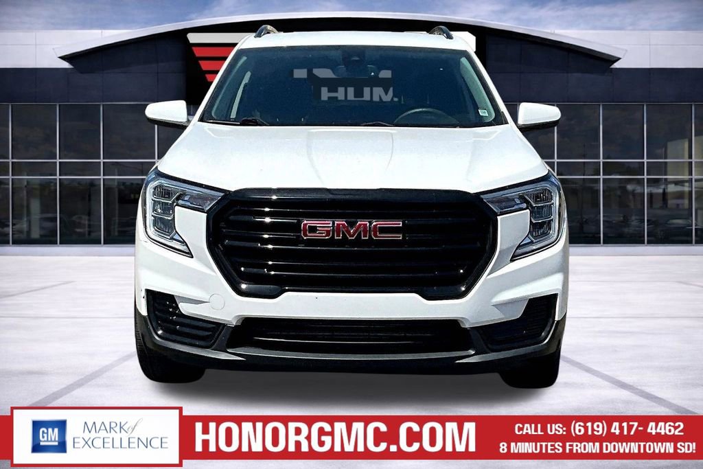 Used 2022 GMC Terrain SLE w/ Driver Convenience Package image 2