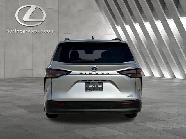 Used 2024 Toyota Sienna XLE w/ XLE Plus Package FWD image 27