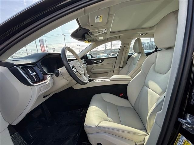 Used 2020 Volvo S60 T6 Momentum w/ Protection Package image 10