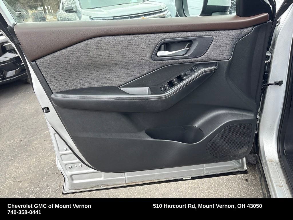 Used 2023 Nissan Rogue SV AWD/4WD image 13
