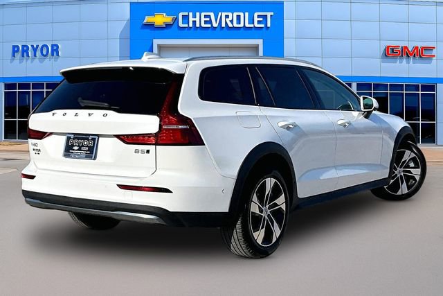 Used 2025 Volvo V60 B5 Cross Country Plus image 5