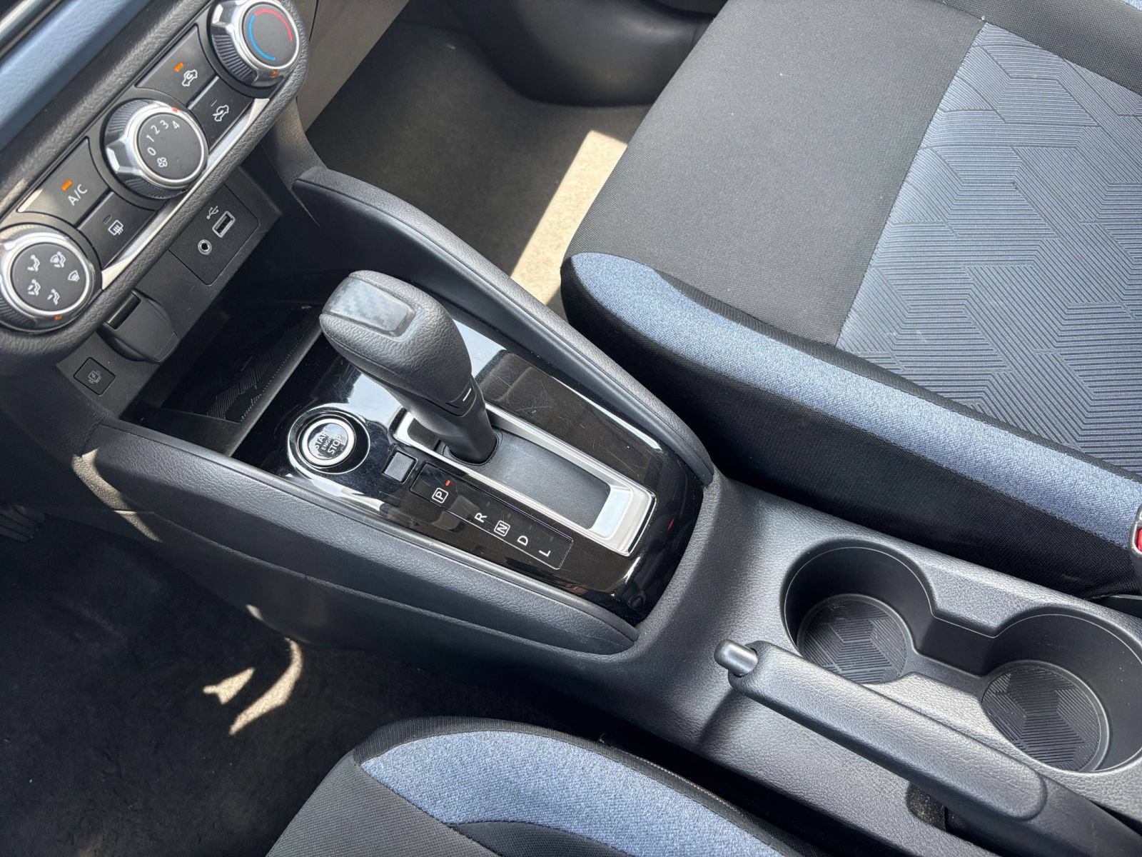 Used 2025 Nissan Versa SV FWD image 38
