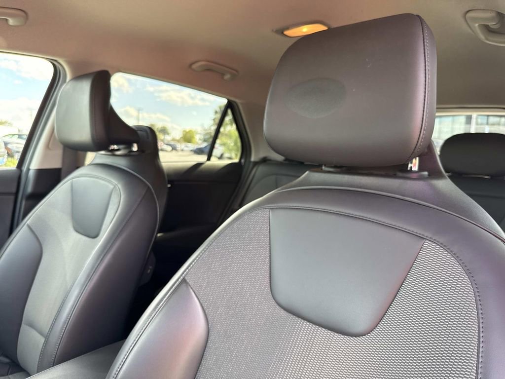 Used 2023 Kia Niro EX image 25