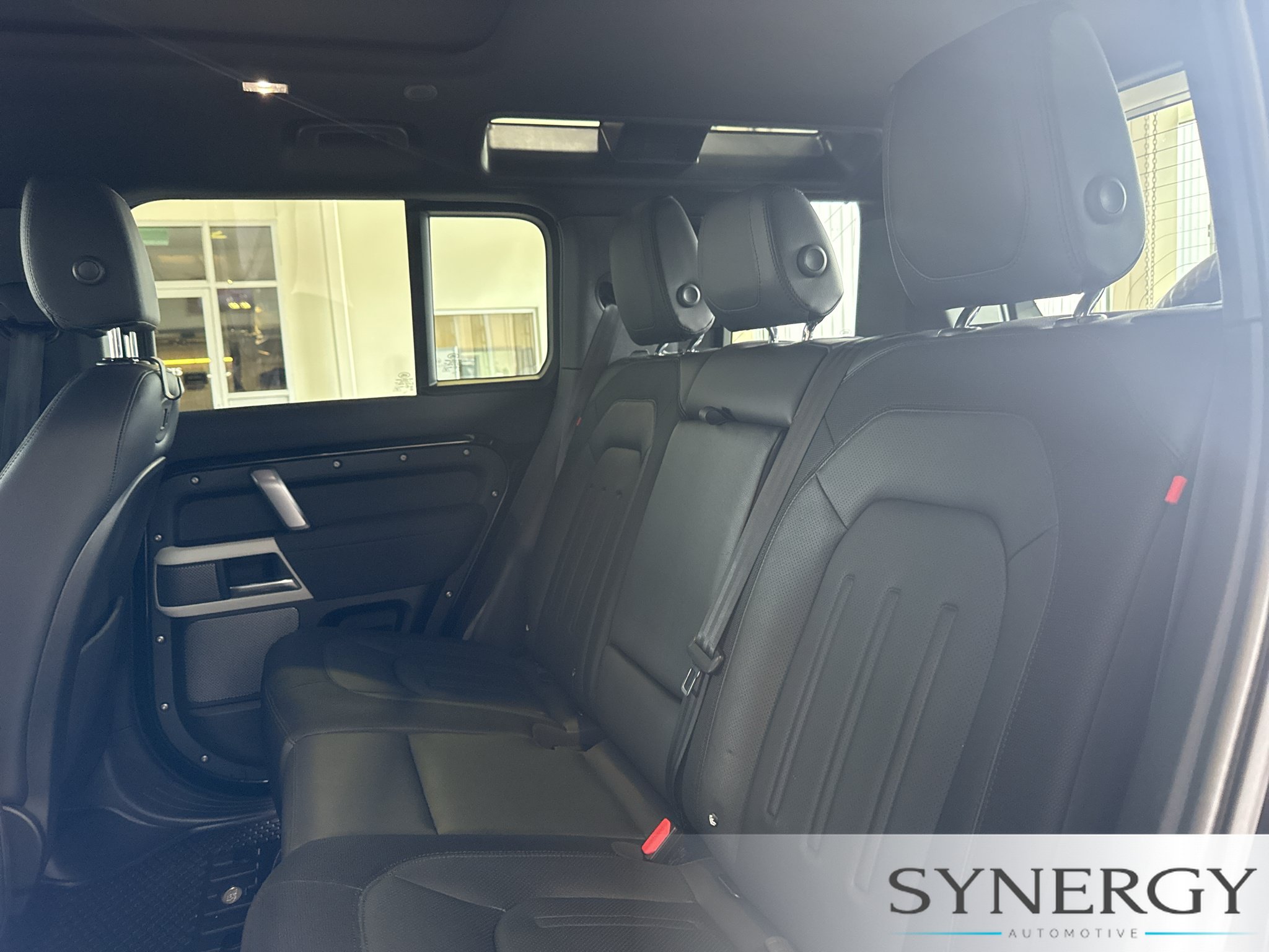 Used 2022 Land Rover Defender 110 X-Dynamic SE AWD/4WD image 29