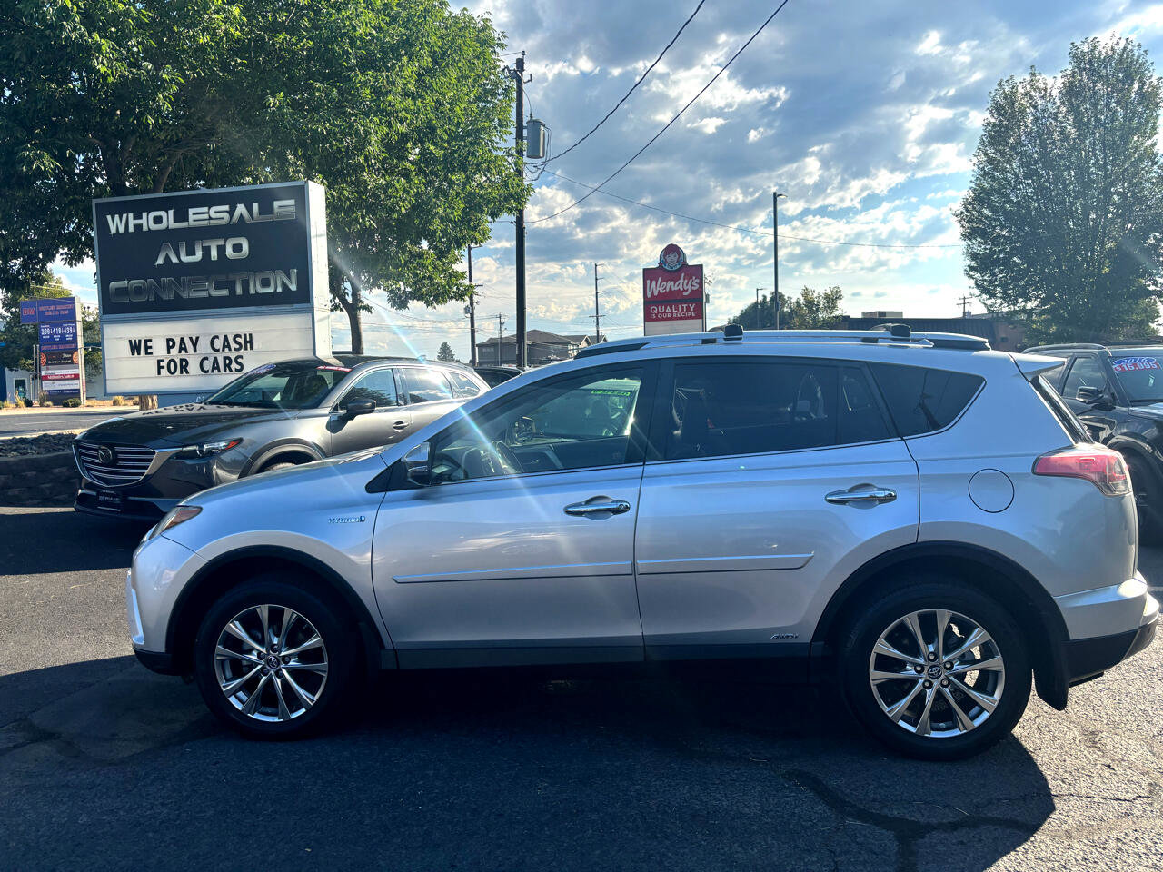 Used 2016 Toyota RAV4 Limited w/ Advanced Technology Package image 2