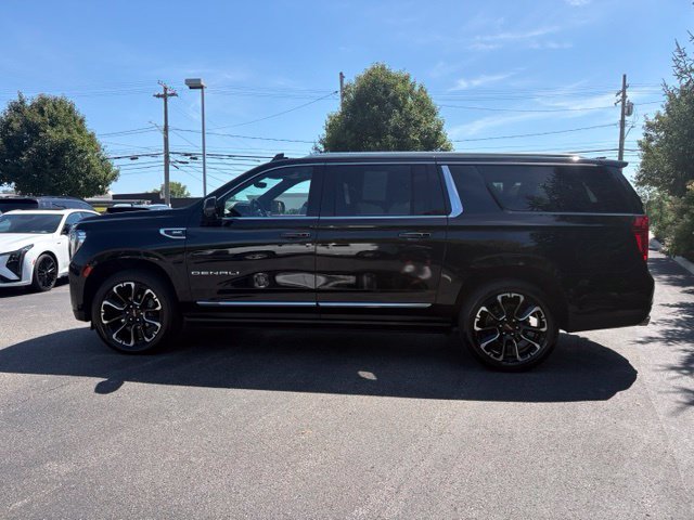 Certified 2023 GMC Yukon XL Denali w/ Denali Reserve Package AWD/4WD image 2