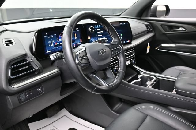 Used 2026 Chevrolet Traverse LT w/ Midnight/Sport Edition FWD image 14