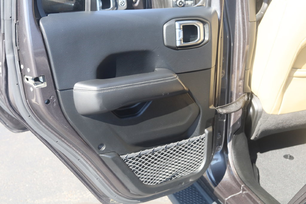 Used 2018 Jeep Wrangler Unlimited Sahara w/ Cold Weather Group AWD/4WD image 32