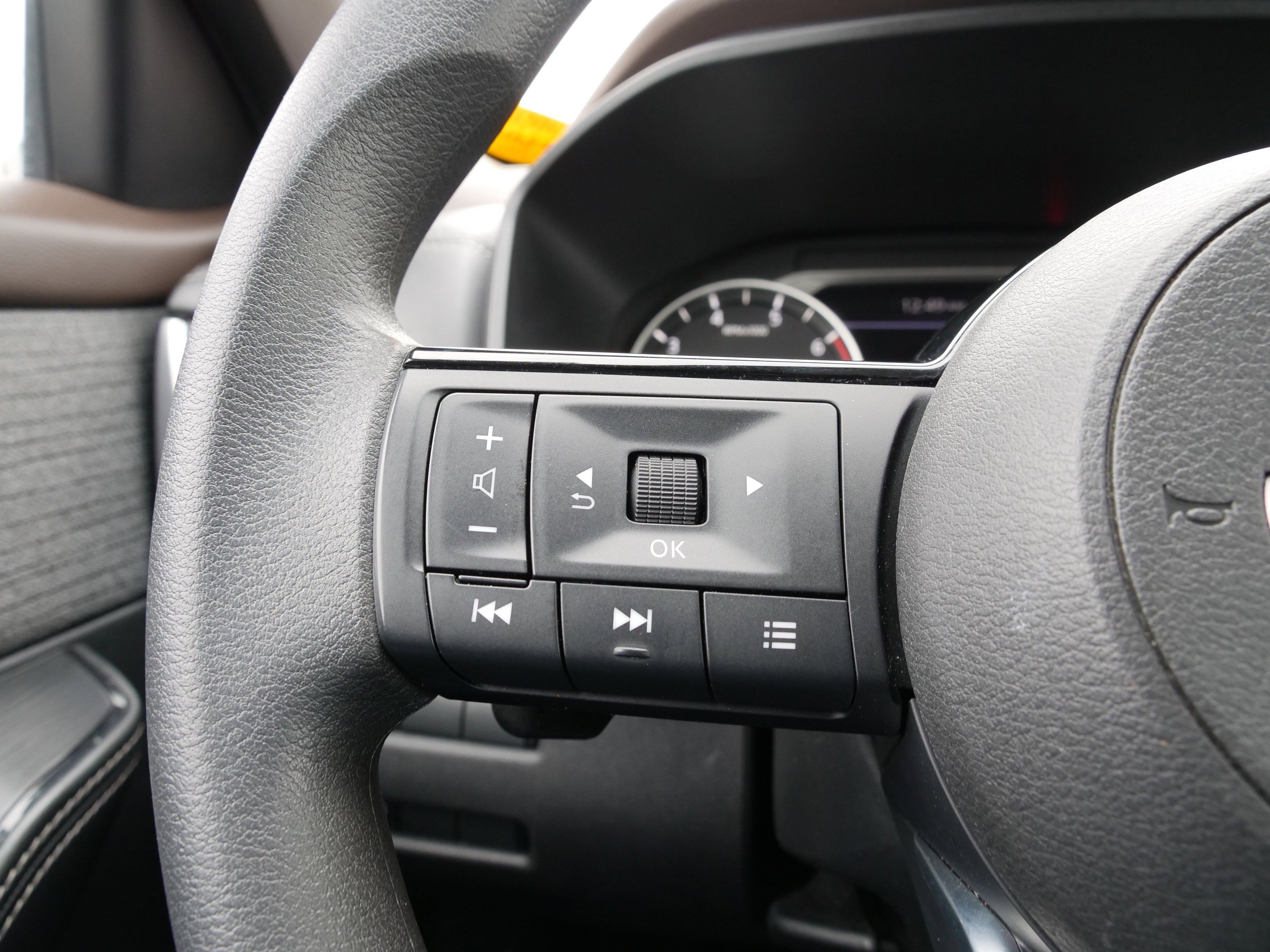 Used 2023 Nissan Rogue SV image 22