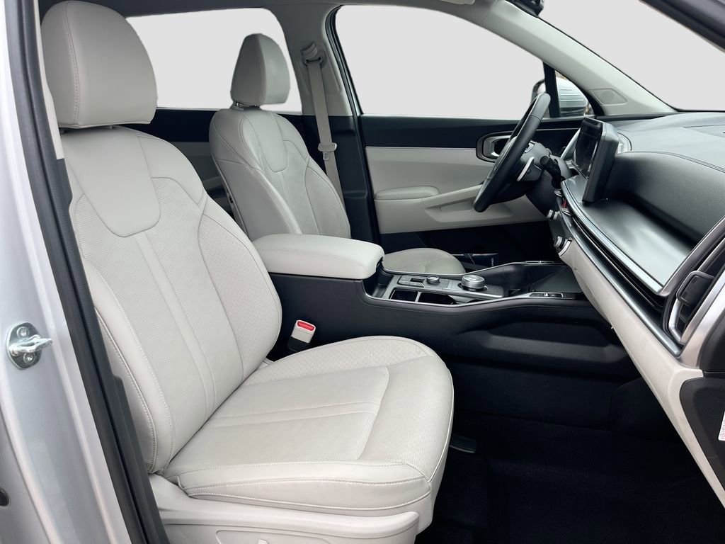 Certified 2025 Kia Sorento EX image 33