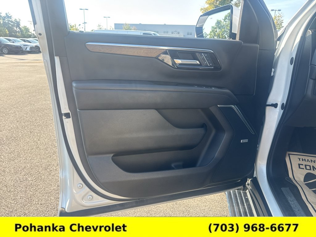 Used 2025 Chevrolet Suburban High Country AWD/4WD image 26