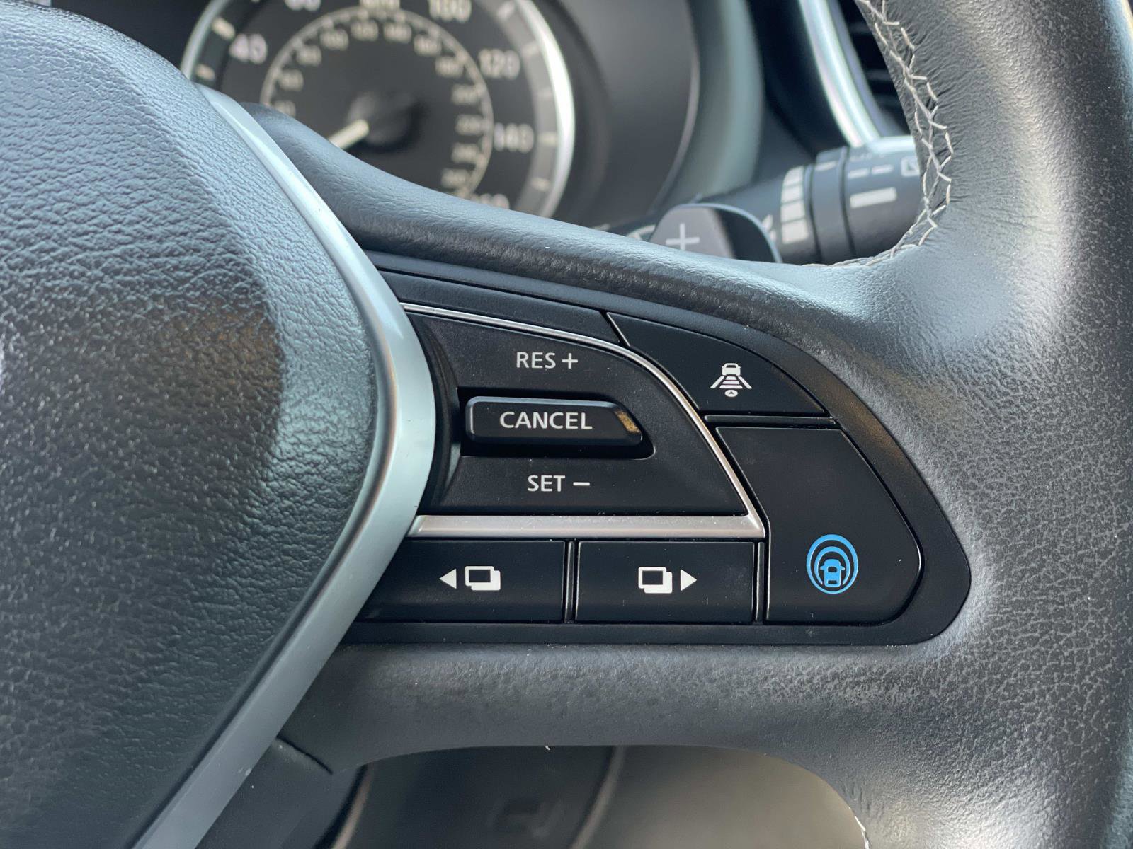 Used 2022 INFINITI QX50 Luxe w/ Appearance Package image 9