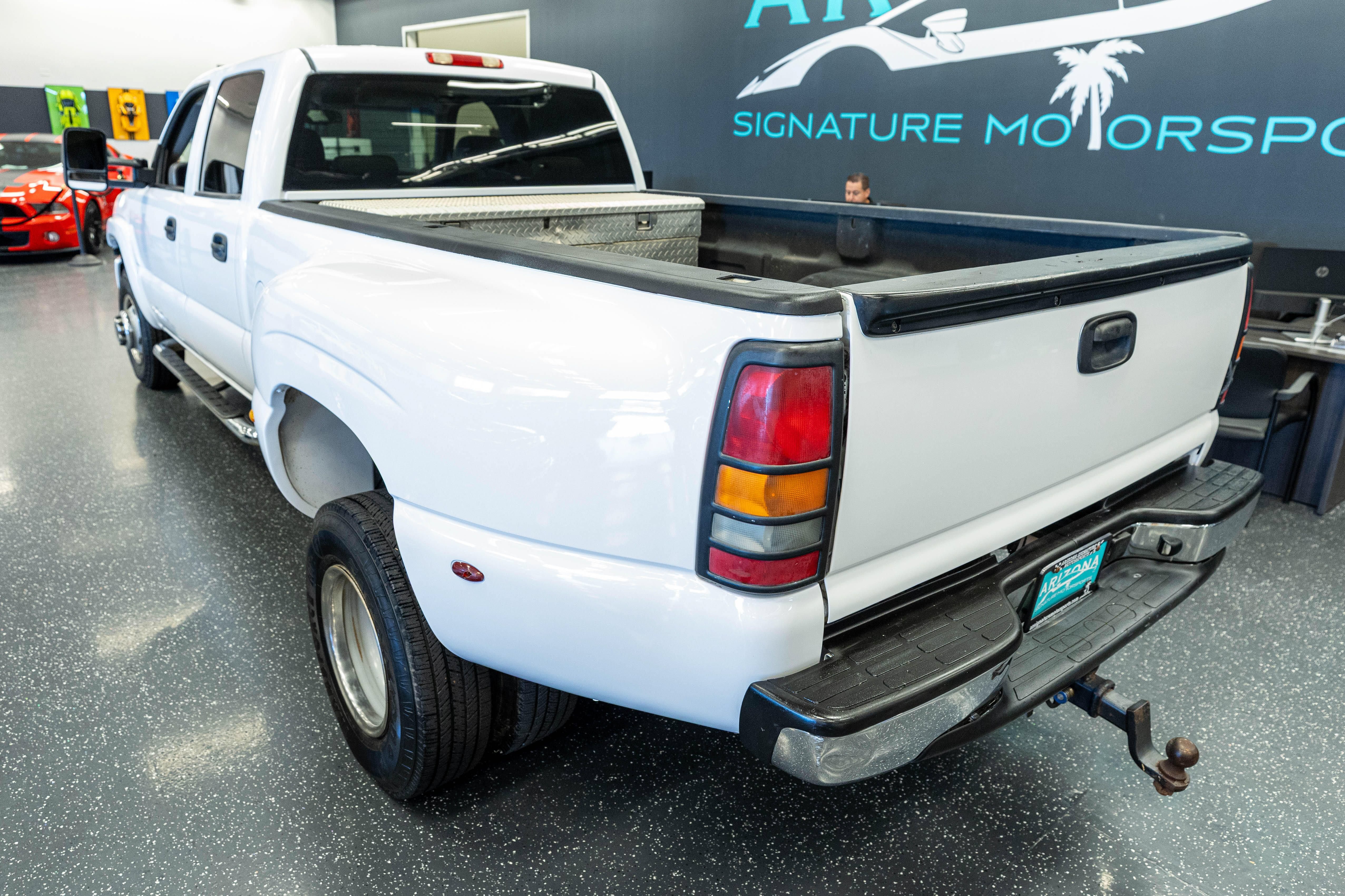 Used 2007 GMC Sierra 3500 SLT w/ Heavy-Duty Power Package AWD/4WD image 8