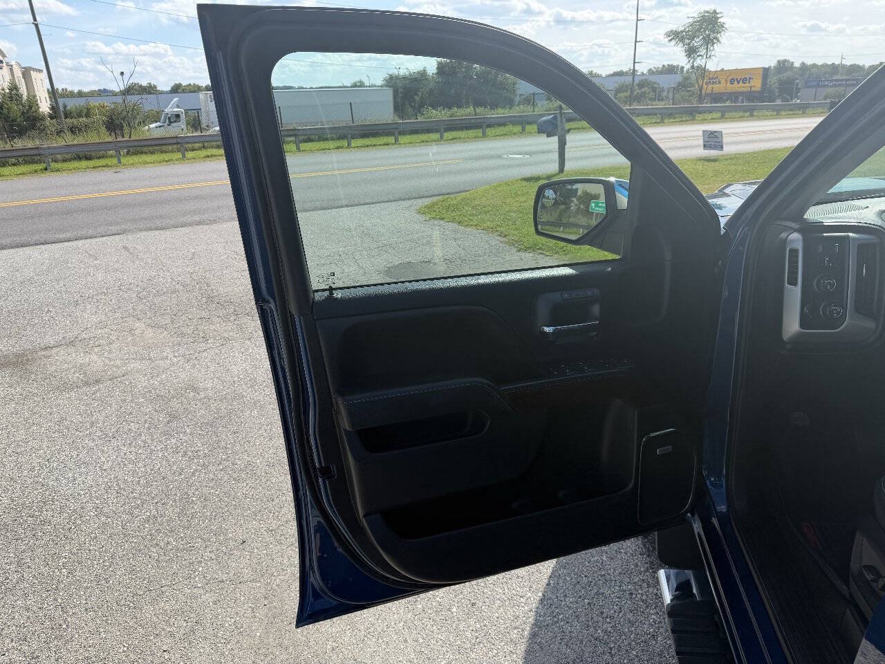 Used 2018 GMC Sierra 1500 SLT AWD/4WD image 9