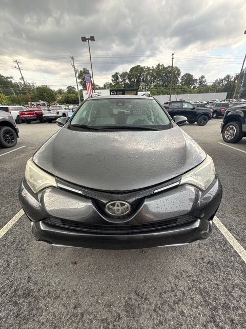 Used 2017 Toyota RAV4 XLE FWD image 2