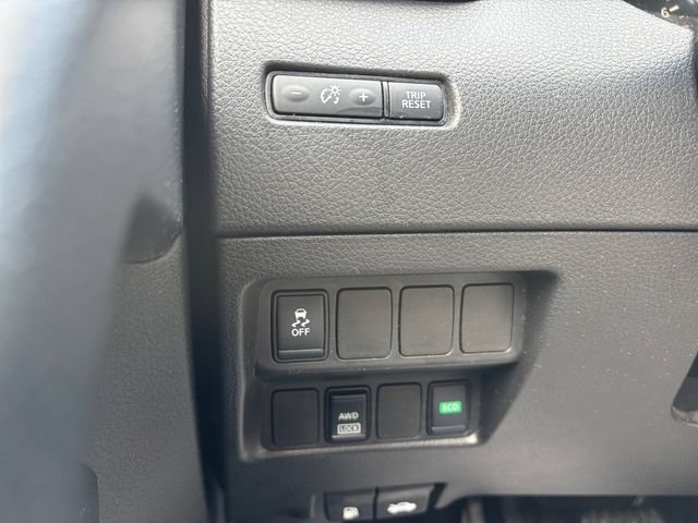 Used 2019 Nissan Rogue Sport S w/ Appearance Package AWD/4WD image 17