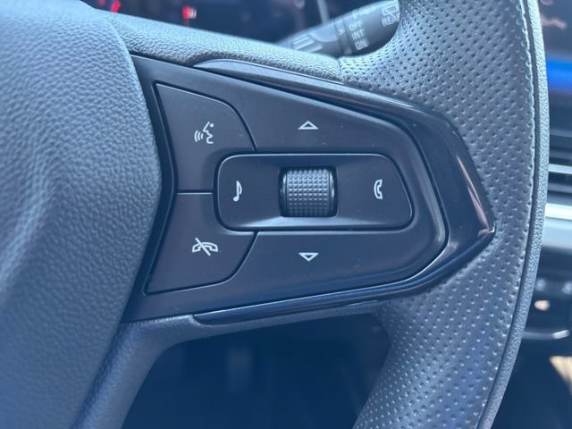 Used 2025 Chevrolet Trax LT FWD image 24