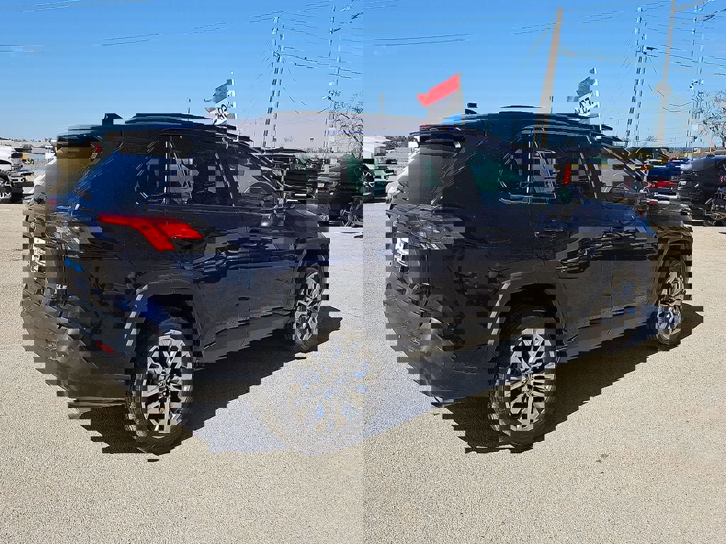 Used 2021 Toyota RAV4 XLE Premium image 8