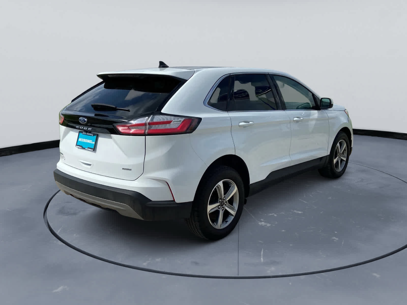 Used 2024 Ford Edge SEL w/ Convenience Package image 4