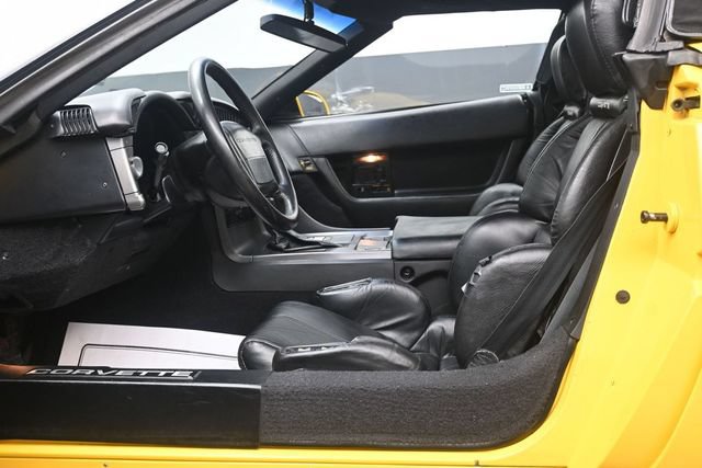 Used 1990 Chevrolet Corvette Convertible RWD image 5