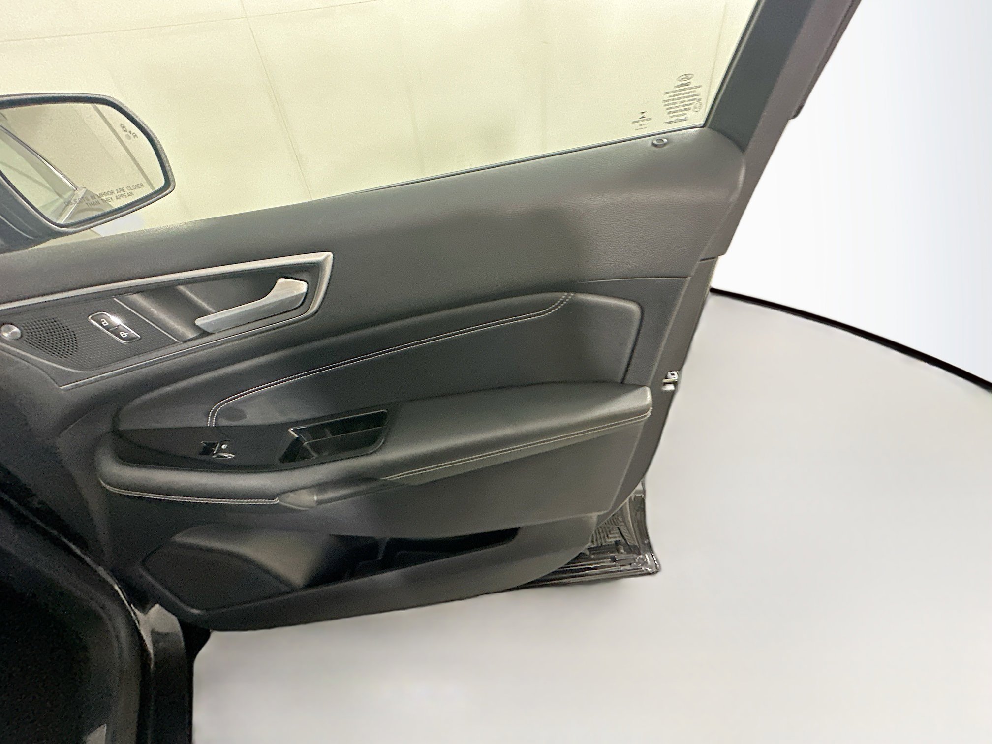 Used 2019 Ford Edge Titanium w/ Equipment Group 301A FWD image 33