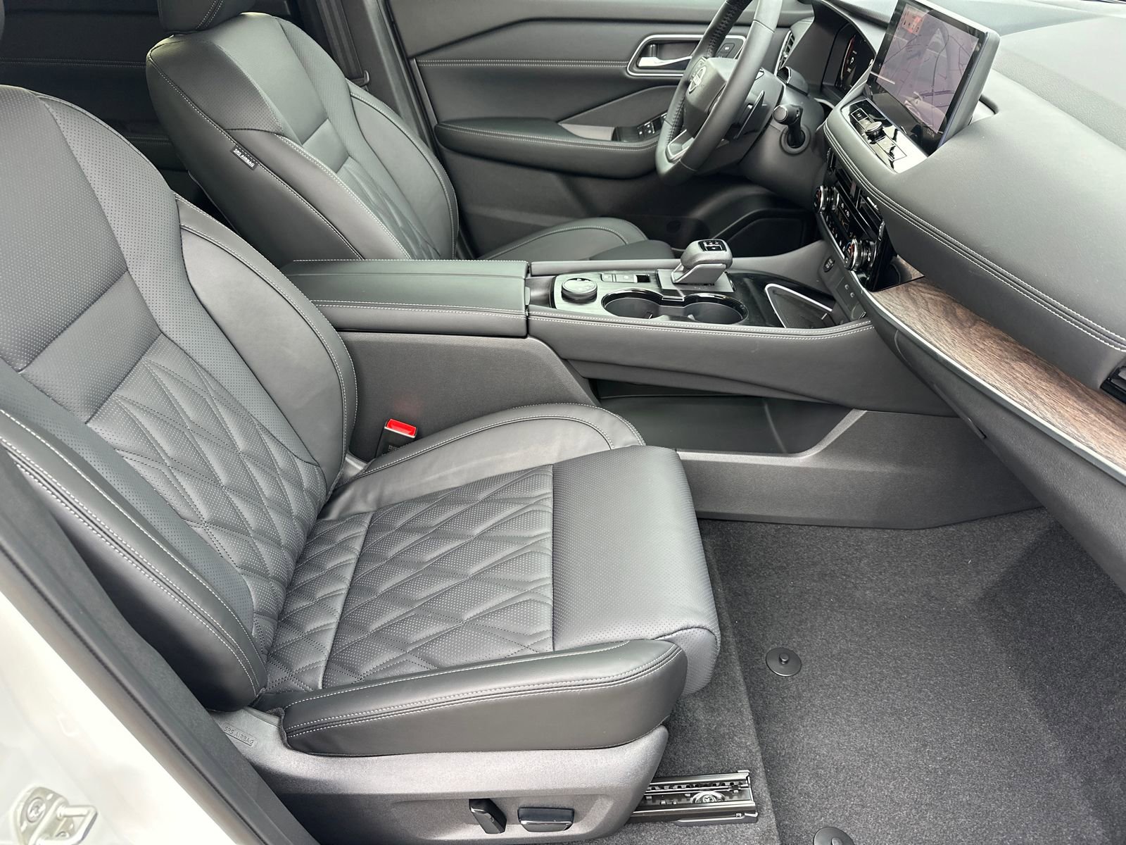 New 2026 Nissan Rogue Platinum w/ Tech Package image 13