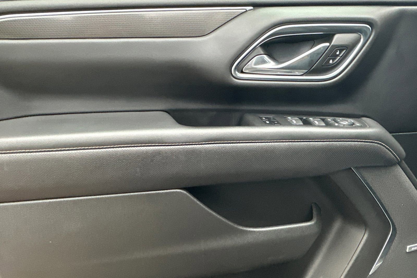 Used 2023 GMC Yukon AT4 image 11