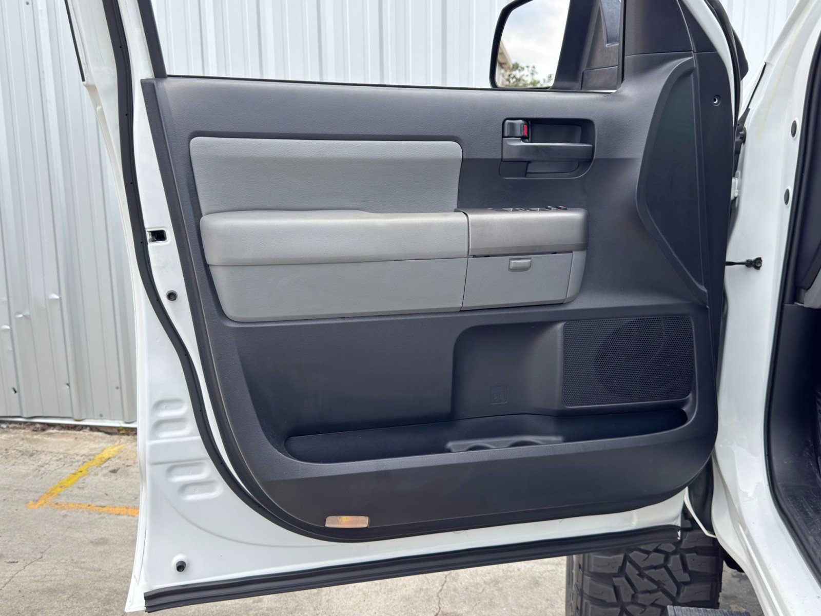 Used 2016 Toyota Sequoia SR5 image 41