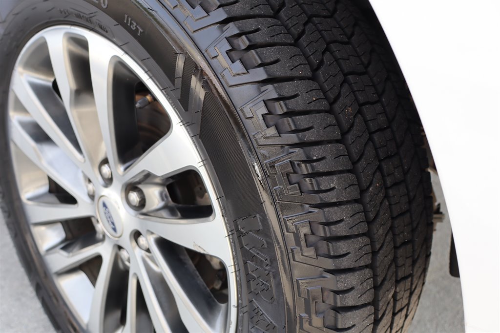 Used 2018 Ford Expedition Max Limited RWD image 11
