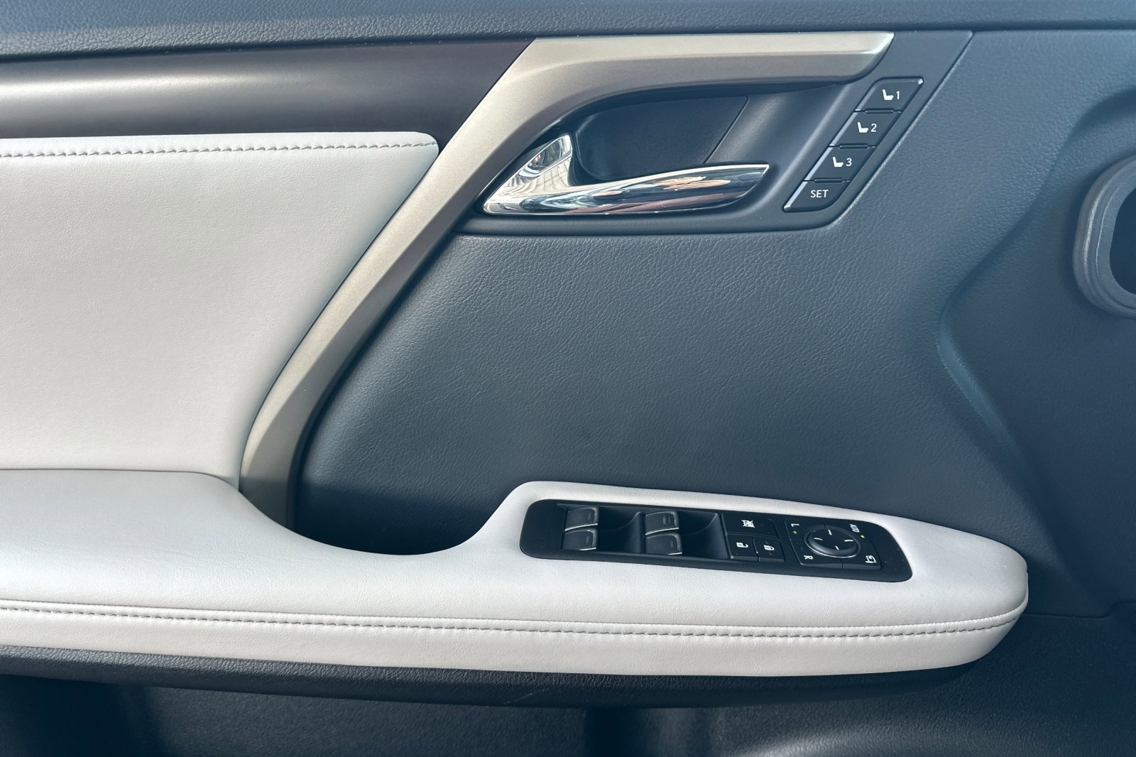 Used 2021 Lexus RX 450h AWD w/ Premium Package image 11