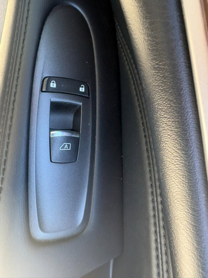 Used 2014 INFINITI QX60 FWD w/ Deluxe Touring Package image 38