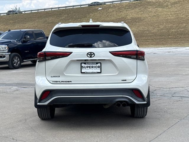 Used 2021 Toyota Highlander XSE FWD image 4