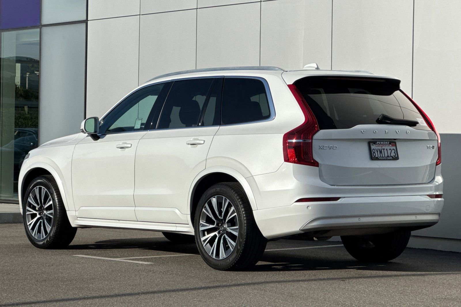 Used 2022 Volvo XC90 T5 Momentum w/ Advanced Package image 3