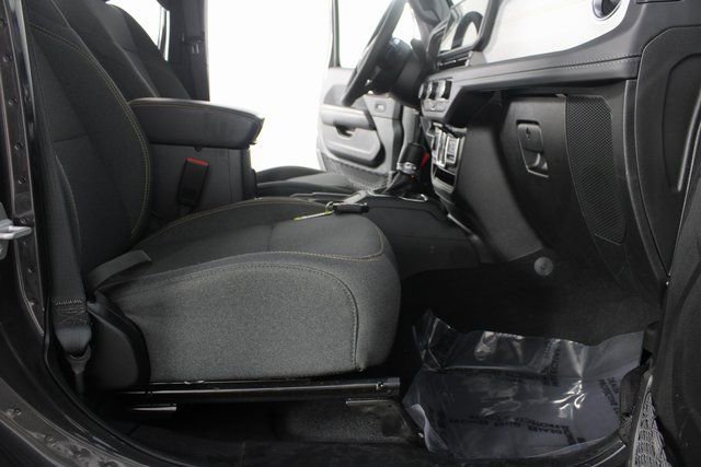 Used 2025 Jeep Wrangler Unlimited Sahara image 19