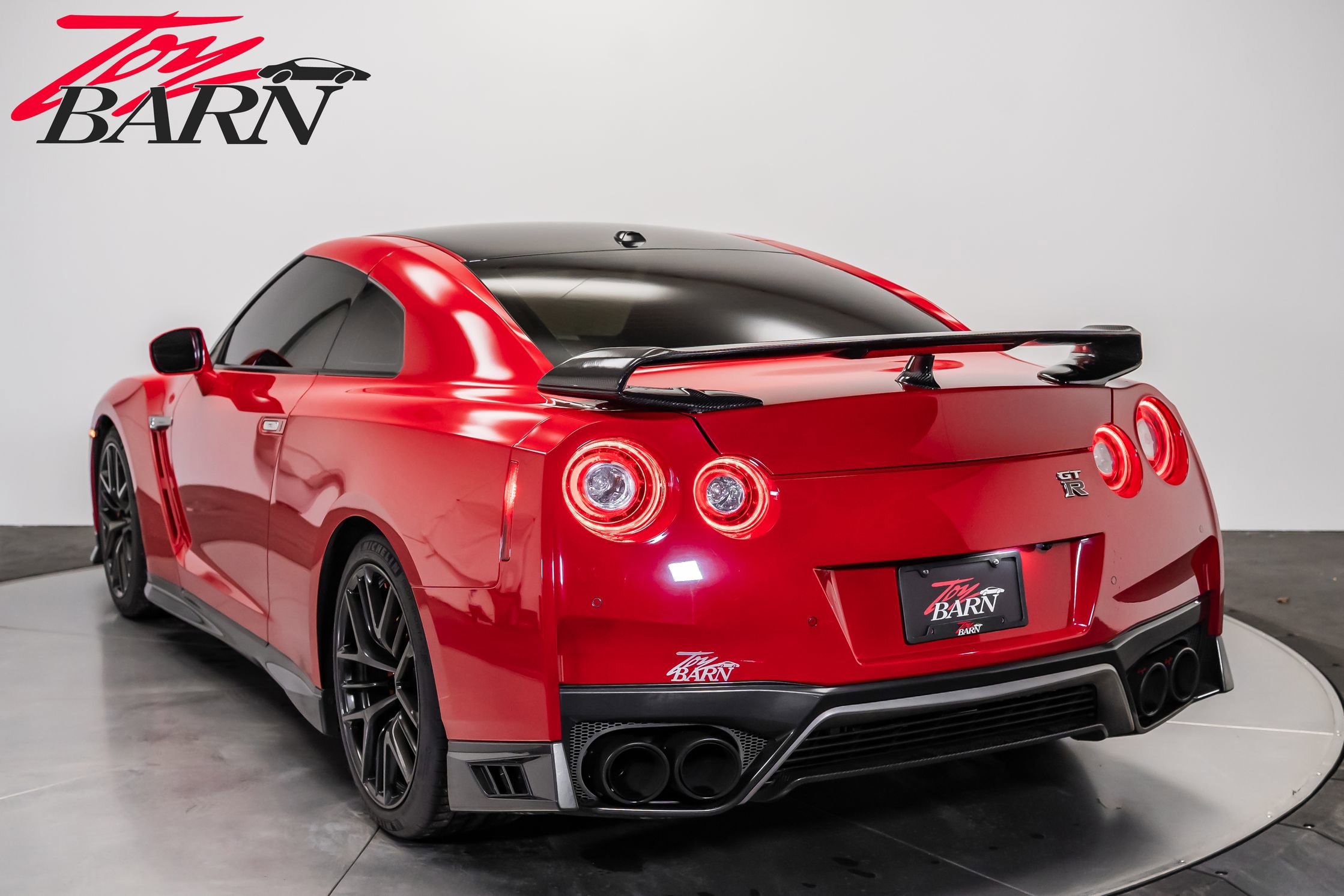 Used 2018 Nissan GT-R Premium image 12