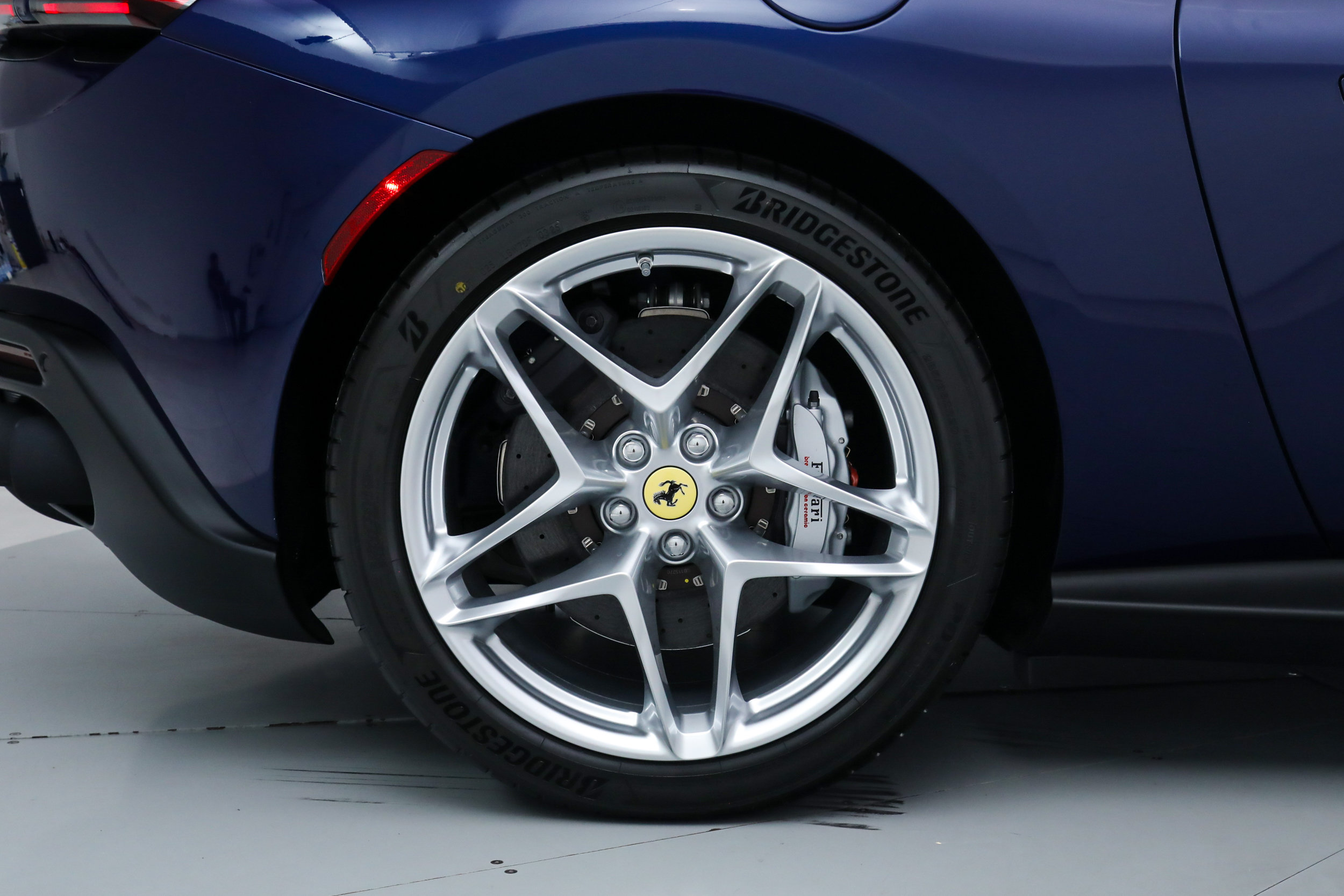 Certified 2026 Ferrari Roma Spider RWD image 38