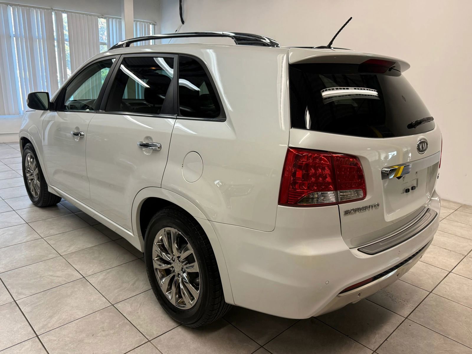 Used 2012 Kia Sorento SX w/ SX Premium Pkg image 7