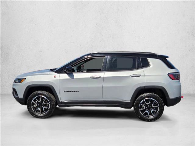 Used 2024 Jeep Compass Trailhawk image 9
