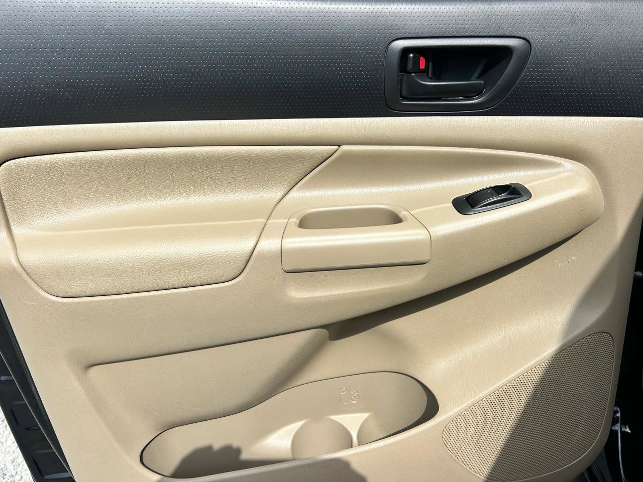 Used 2014 Toyota Tacoma PreRunner w/ SR5 Package RWD image 15