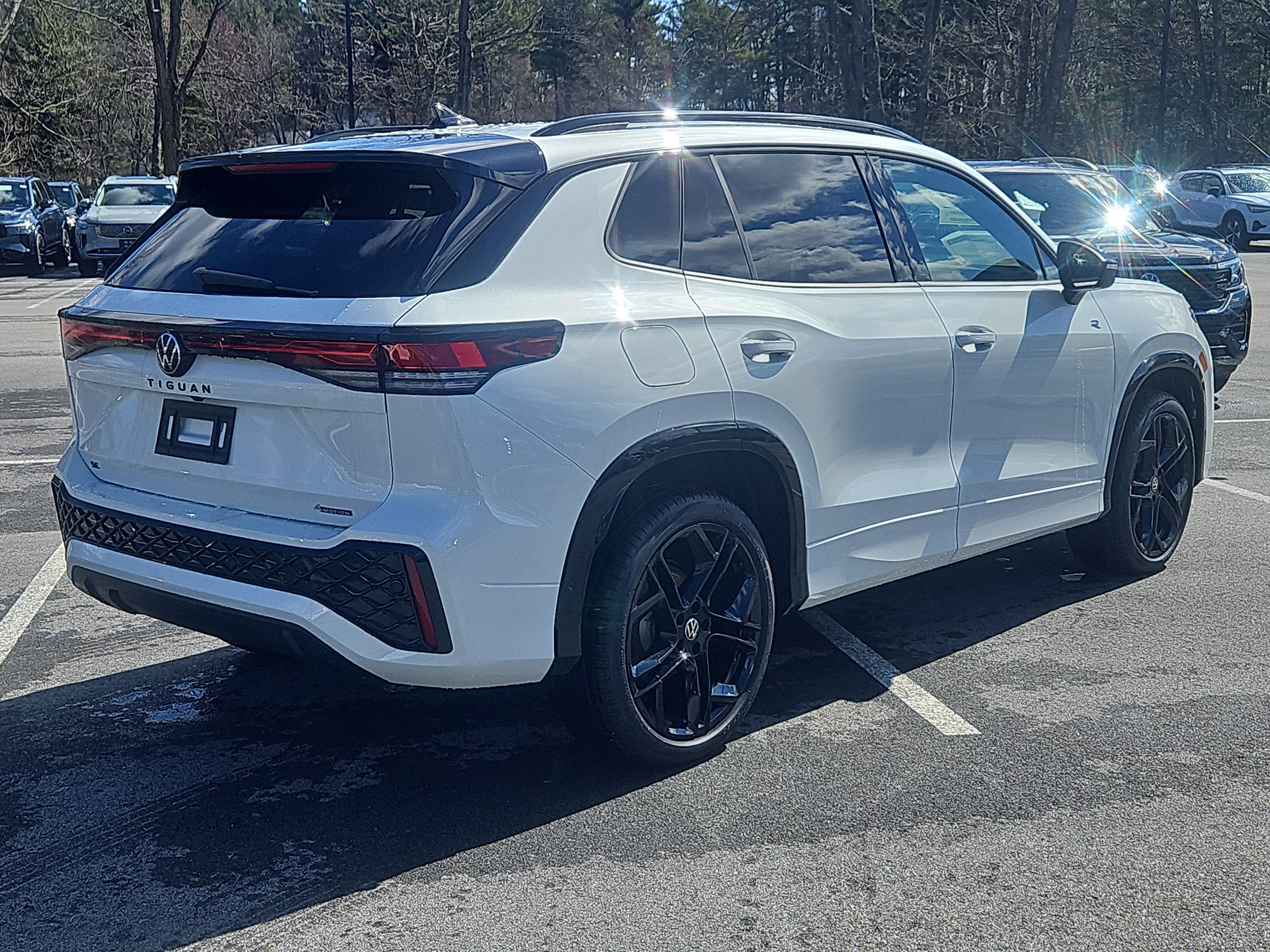 New 2026 Volkswagen Tiguan SE R-Line image 2