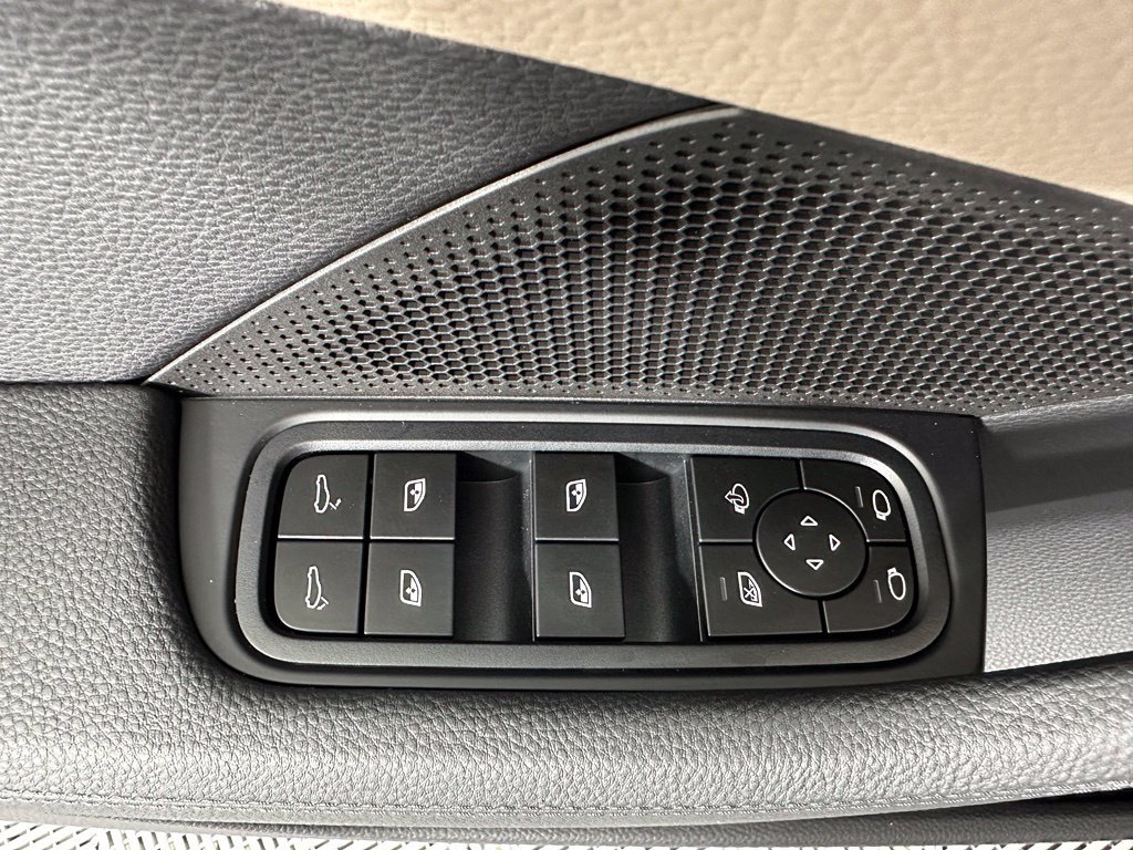 Used 2026 Porsche Panamera RWD image 18