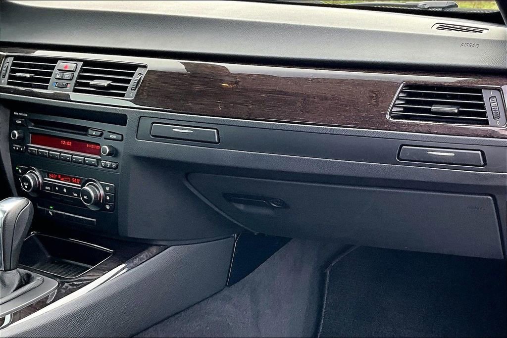 Used 2011 BMW 335i Convertible image 20